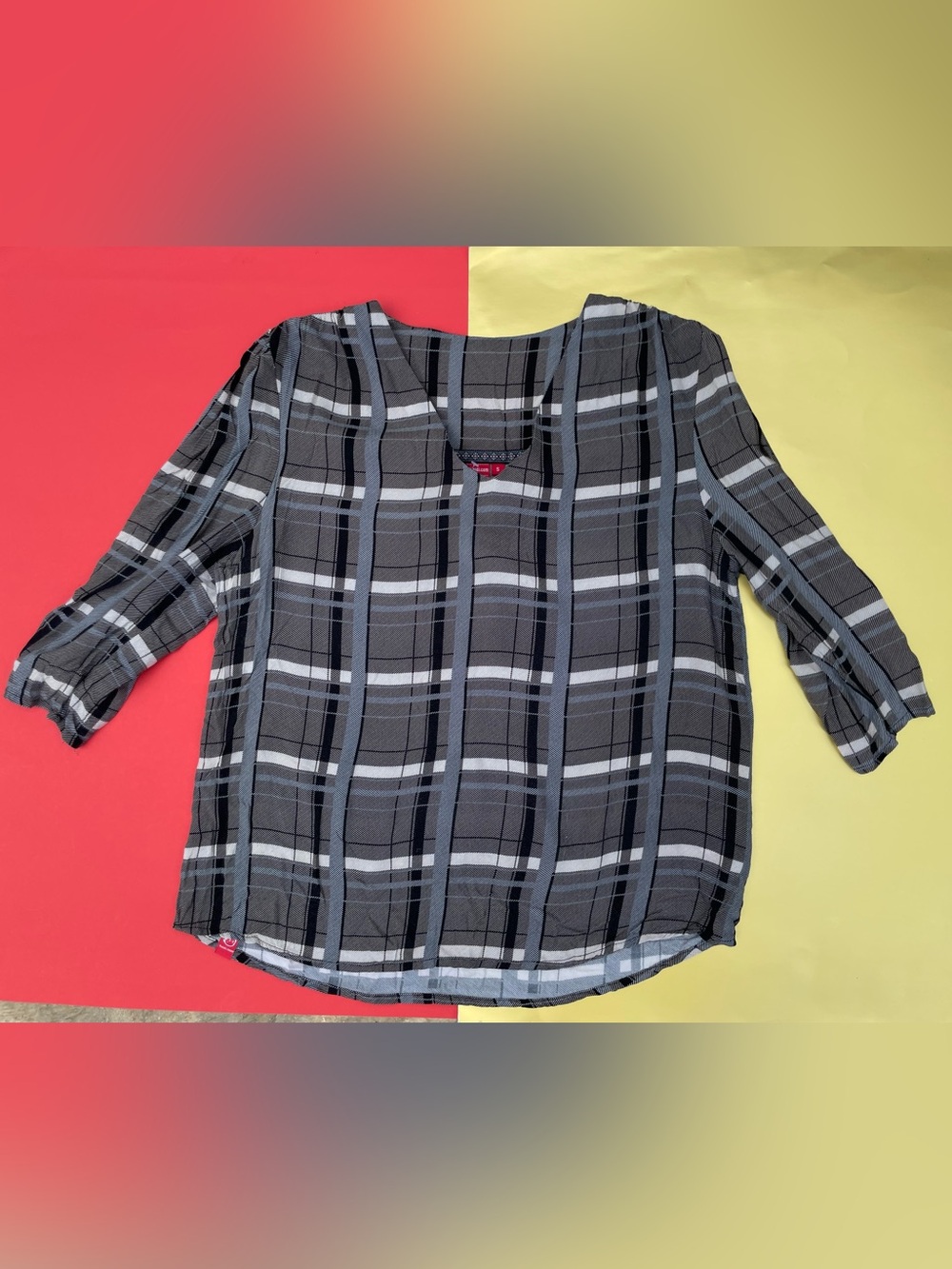 MEW Heidi Women’s Black & Gray Plaid V-Neck Blouse SZS